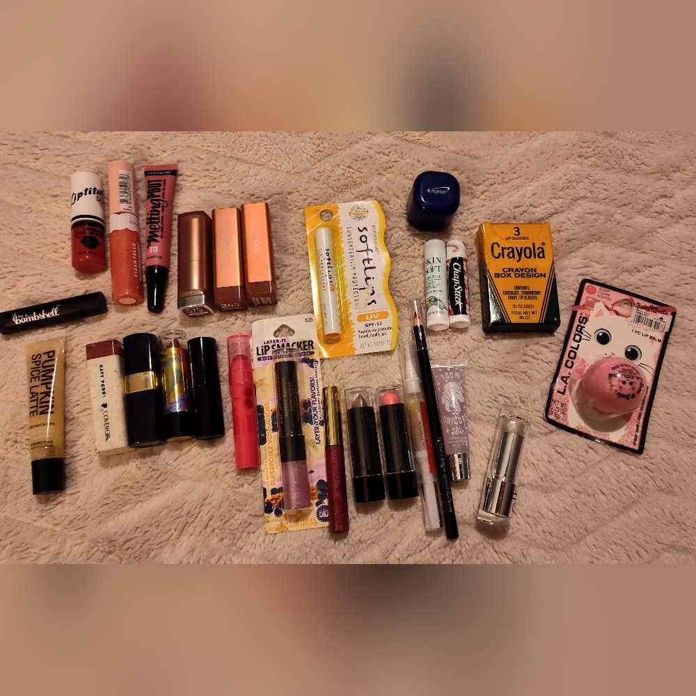 NEW! Lip Makeup Bundle (25+ Items)